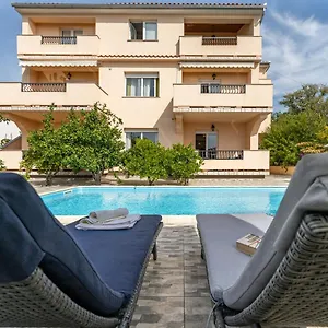 Juric Apartments-rab Apartment