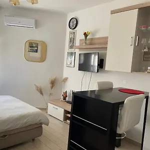 Elena Apartman
